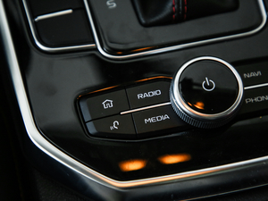 2019款1.6L 自动互联智酷型 国VI 中控区