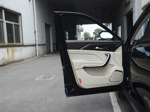 2020款PRO 280TID 自动豪华型 前门储物空间