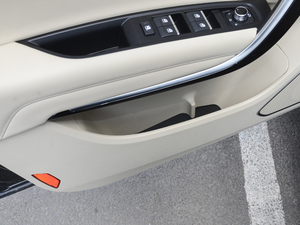 2020款PRO 280TID 自动豪华型 前门储物空间
