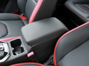 2021款1.2T 手动豪华型 中央扶手箱