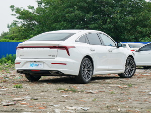 2022款2.0T 自动驭享型 右后45度