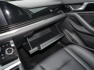 2022款2.0T 自动驭享型 手套箱