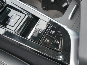 2022款2.0T 自动驭享型 驻车制动器