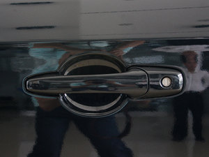 2011款2.0L 自动智领版 主驾门拉手
