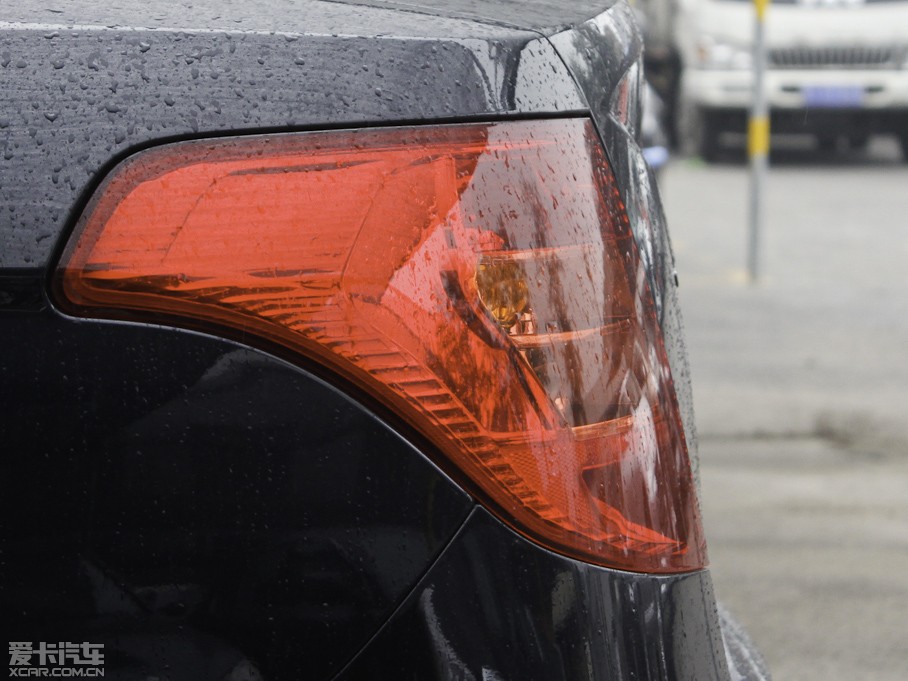 2011��vB50 1.6L �ԄӺ��A��