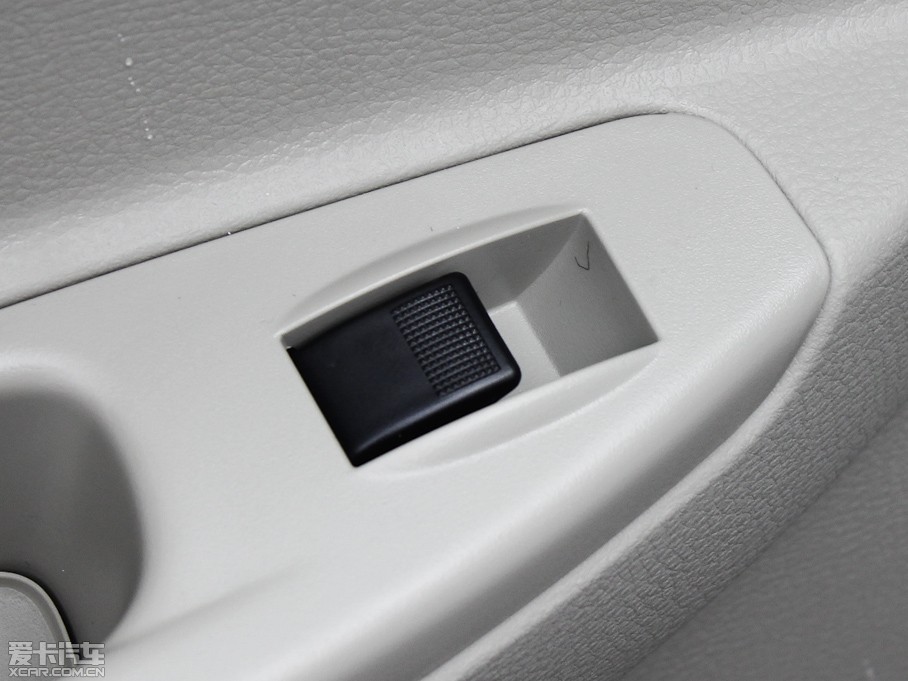 2011��vB50 1.6L �ԄӺ��A��