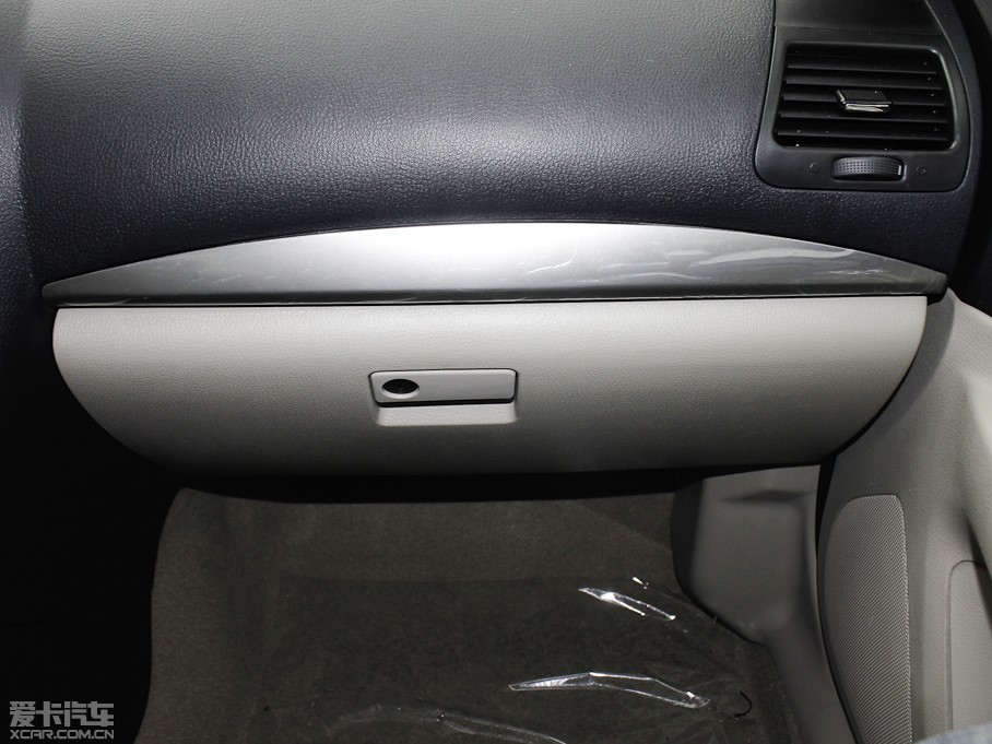 2011��vB50 1.6L �ԄӺ��A��