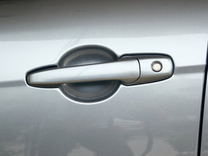 2011款1.6L 自动天窗版 主驾门拉手