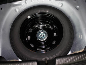 2011款1.6L 手动时尚版 备胎