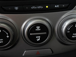 2011款1.6L 手动时尚版 中控区