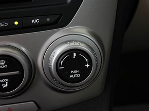 2011款1.6L 手动时尚版 中控区