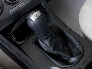 2011款1.6L 手动时尚版 中控区