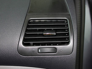 2011款1.6L 手动时尚版 中控区