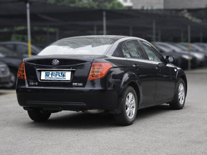 2011款1.6L 自动豪华版 整体外观