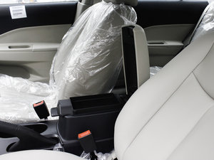 2011款1.6L 自动豪华版 空间座椅
