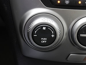 2011款1.6L 自动豪华版 中控区