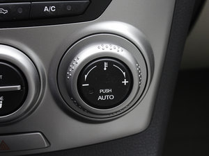 2011款1.6L 自动豪华版 中控区