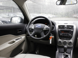 2011款1.6L 自动豪华版 中控区