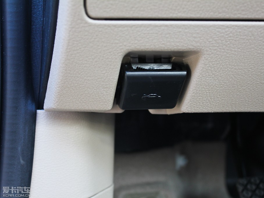 2012��vB50 1.6L �ք��촰��