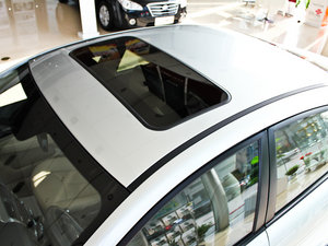 2012款1.6L 手动尊贵版 车顶