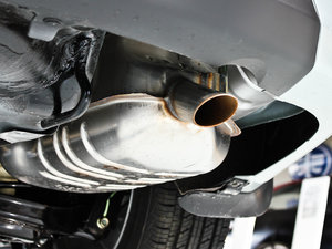 2012款1.6L 手动尊贵版 排气管