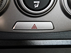 2012款1.6L 手动尊贵版 中控区