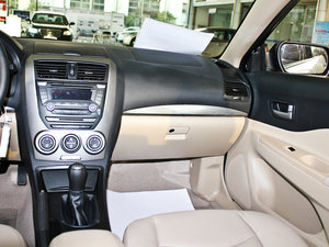 2012款1.6L 手动尊贵版 中控区