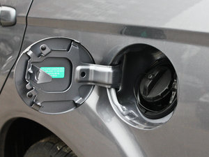 2012款1.6L 自动豪华版 油箱盖