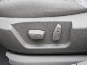 2012款1.6L 自动豪华版 主驾驶座椅调节