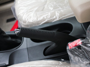 2012款1.6L 手动时尚版 驻车制动器