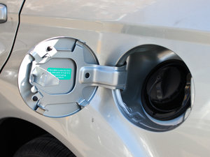 2012款1.6L 手动天窗版 油箱盖