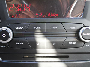 2012款1.6L 手动天窗版 中控区