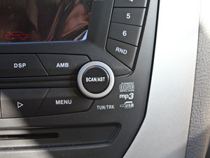 2012款1.6L 手动天窗版 中控区