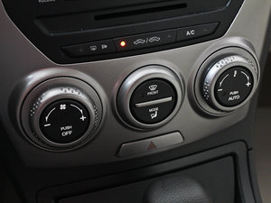 2012款1.6L 自动天窗版 中控区