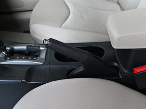 2012款1.6L 自动天窗版 驻车制动器
