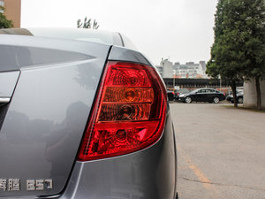 2012款1.6L 自动时尚版 尾灯