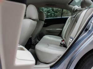 2012款1.6L 自动时尚版 后排空间