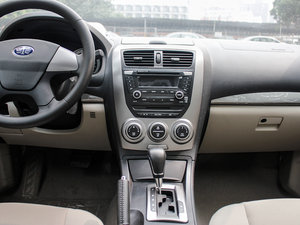 2012款1.6L 自动时尚版 中控台