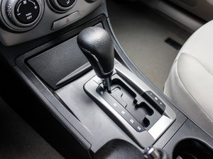2012款1.6L 自动时尚版 换挡杆