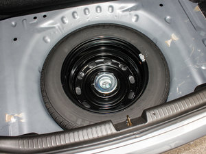 2012款1.6L 自动时尚版 备胎