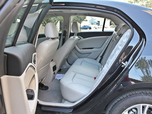 2012款2.0L 手动舒适版 后排空间