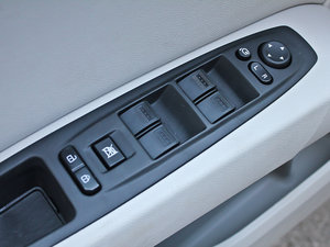 2012款2.0L 手动舒适版 主驾车窗控制区	