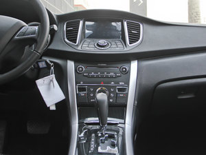 2012款2.0L 自动舒适版 中控台