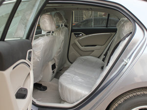 2012款2.0L 手动豪华版 后排空间