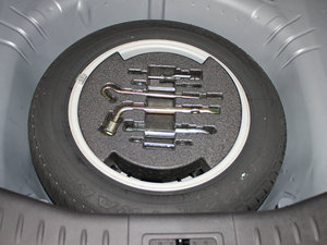 2012款2.0L 手动豪华版 备胎