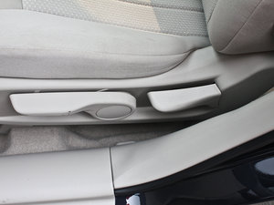 2012款1.8L 手动舒适版 主驾驶座椅调节