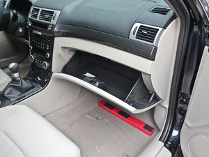 2012款1.8L 手动舒适版 手套箱
