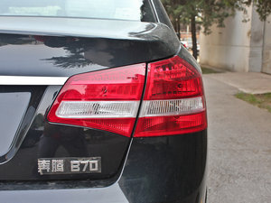 2012款1.8L 手动豪华版 尾灯