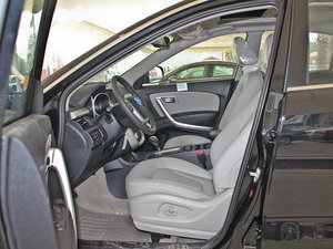 2013款2.0L 自动舒适型 前排空间