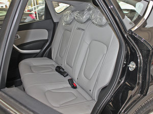 2013款2.0L 自动舒适型 后排座椅